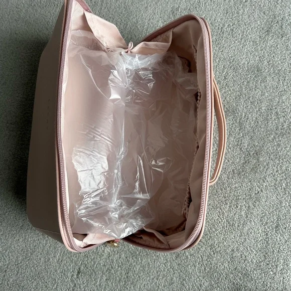 Eachy Pink Cosmetic Bag - Picture 2 of 10